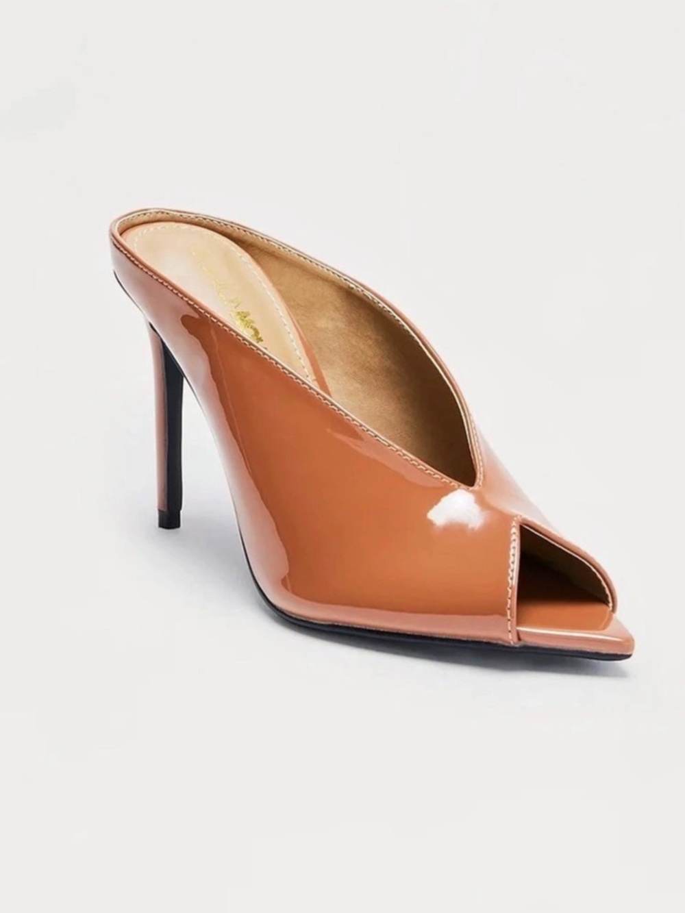 Fashion Nova
Patent Leather Pointed-Toe Heels in Brown New